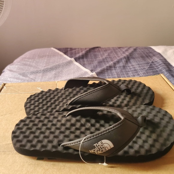 The North Face Black Flip Flops - Picture 3 of 6